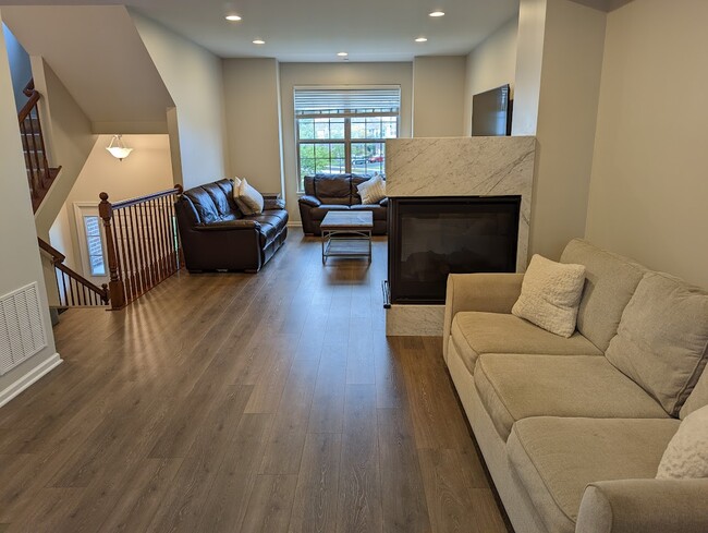 Building Photo - 2807 Blakely Ln