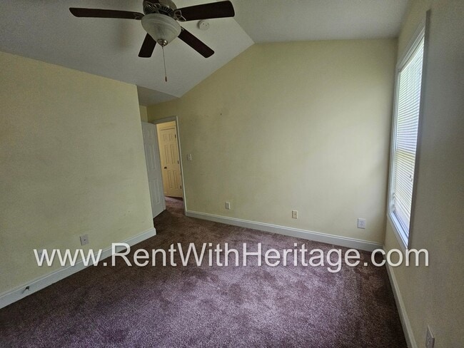Building Photo - Gorgeous 3Bd / 2Ba Immaculate Townhome / U...