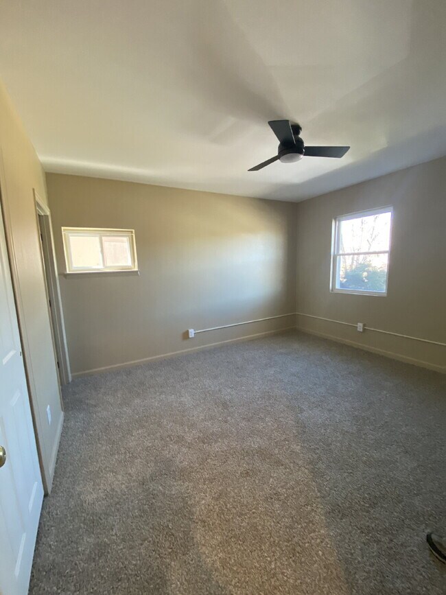 Building Photo - 2 bedroom duplex - Ground level - Prospect