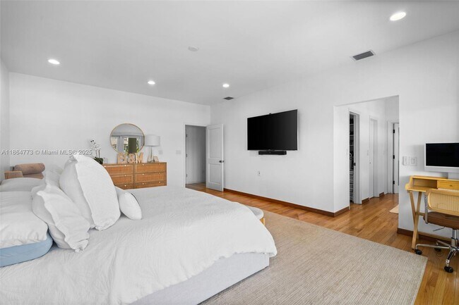 Building Photo - 6850 Sunrise Terrace
