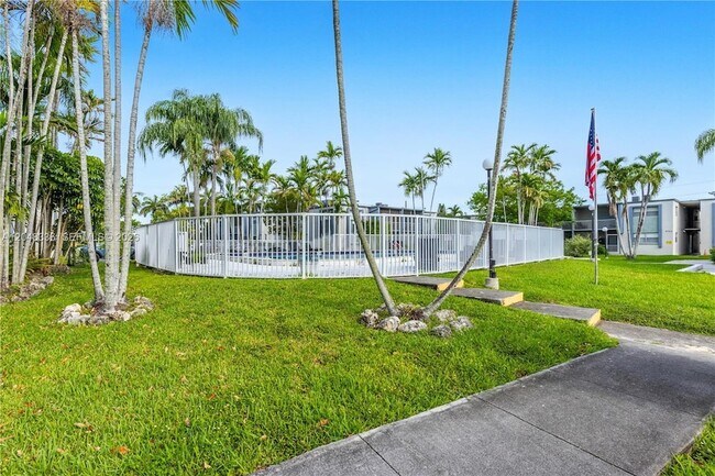 Building Photo - 8752 SW 12th St