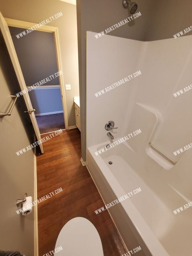 Building Photo - Beautiful Updated Townhome in Downtown KCK-Coming SOON!!