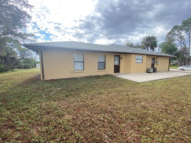 Building Photo - 3568 Middletown St