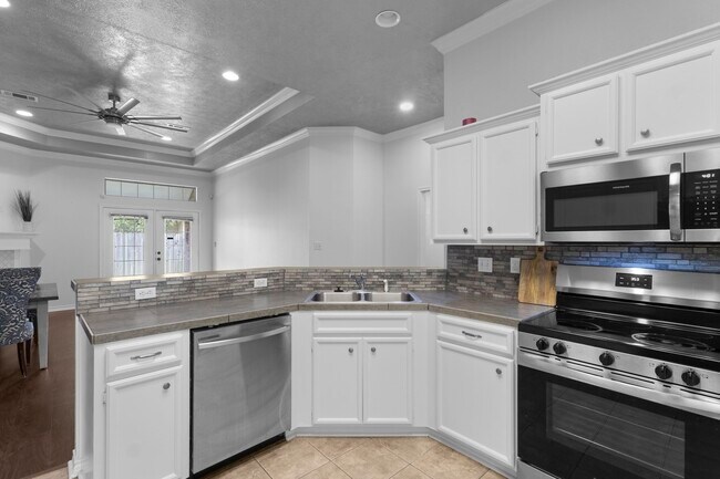 Building Photo - 405 Harbor Oaks Dr