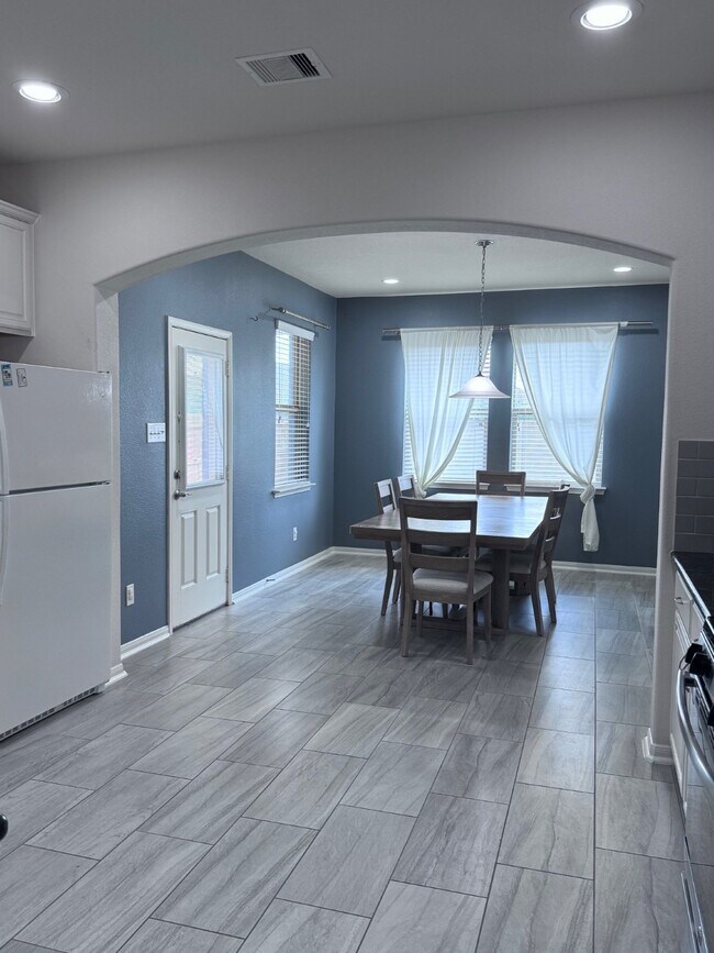 Building Photo - 2820 Pranzo Ln