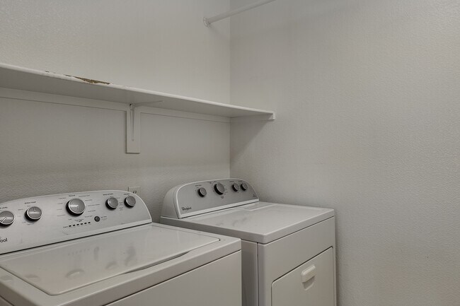 Building Photo - 9222 Cazador St