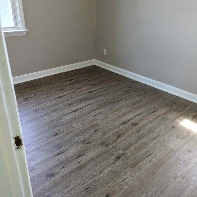 Building Photo - 45 S Pennewell Dr
