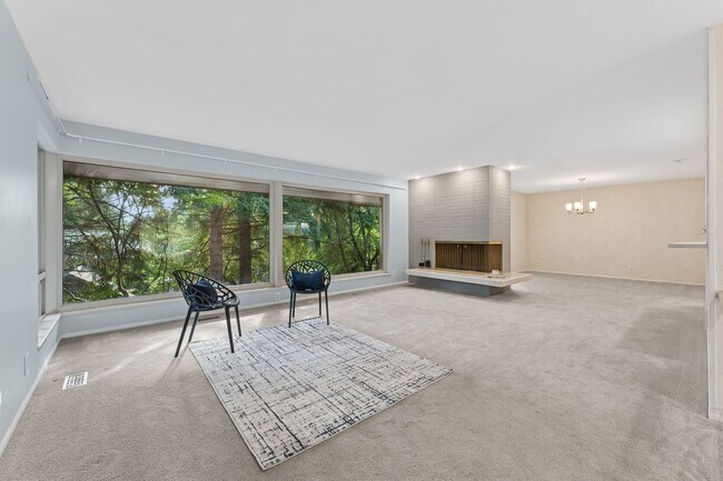 Building Photo - Mid-Century Gregory Heights 4 bedroom 2.25...