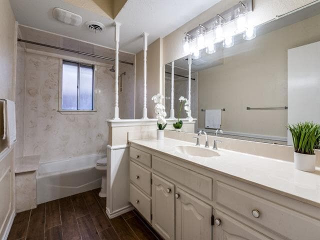 Building Photo - 1429 Amherst Dr