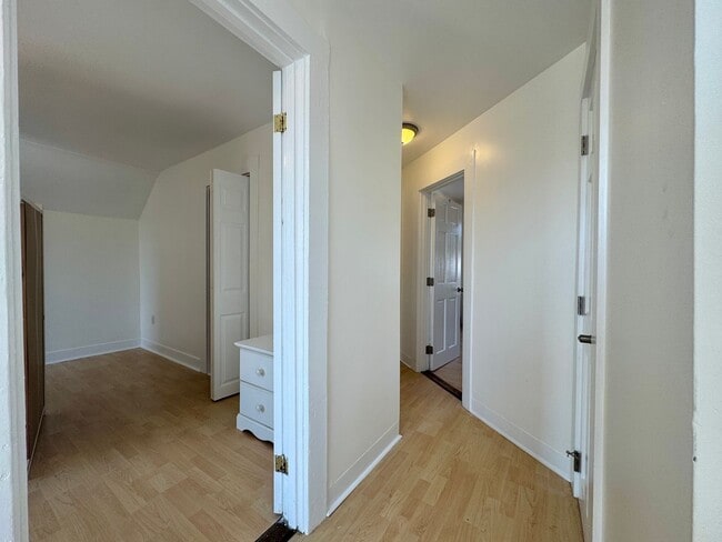 Building Photo - $2,850 Spacious Portland 3BD/1.5BA Single Family Home | Available Now