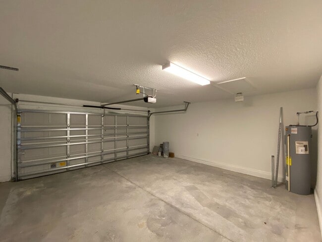 Building Photo - MOVE IN BY END OF MARCH AAND RECEIVE TWO WEEKS FREE!!  Hills Of Tuscany - Great Location, 3/2/2 *...