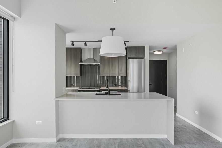 Building Photo - 931 W Washington Blvd