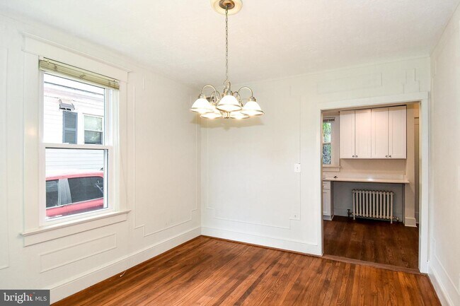 Building Photo - 633 24th St S