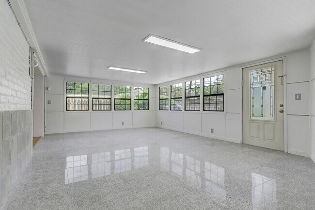 Building Photo - 5419 Dumfries Dr