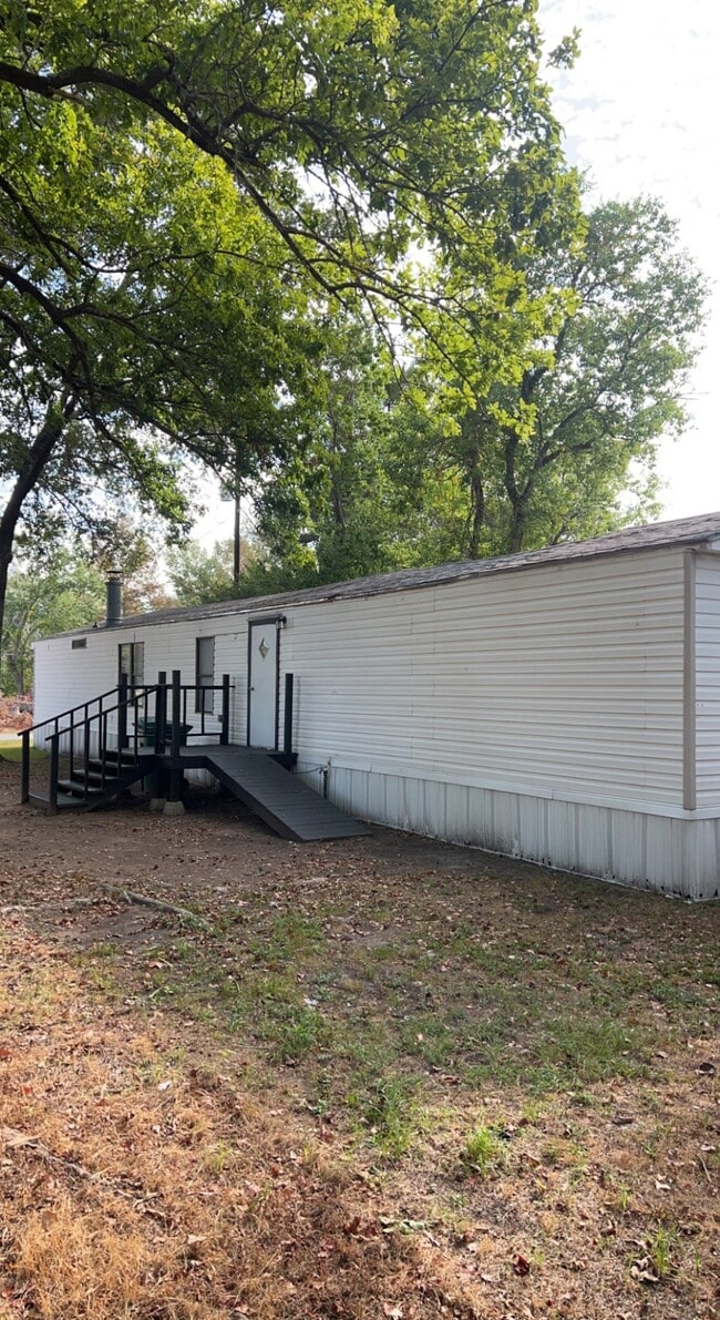 Building Photo - 213 Orange St