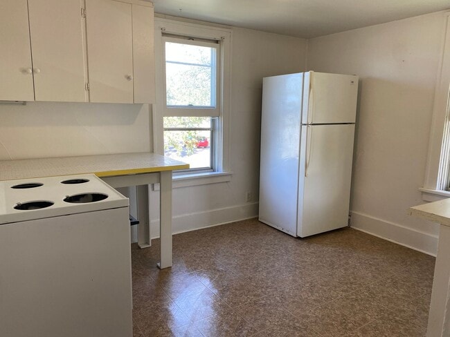 Building Photo - 523 N 12th St