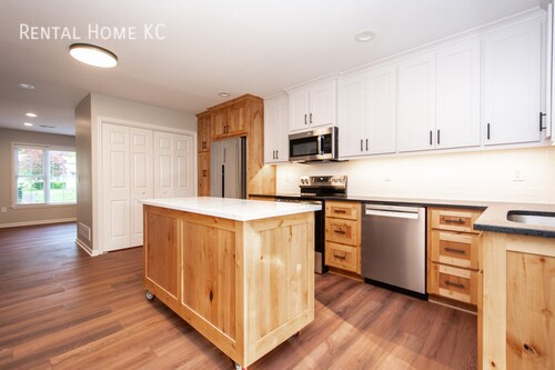 Building Photo - 7620 Robinson-