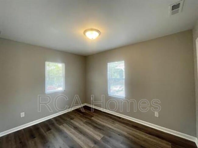 Building Photo - 3747 E Market St