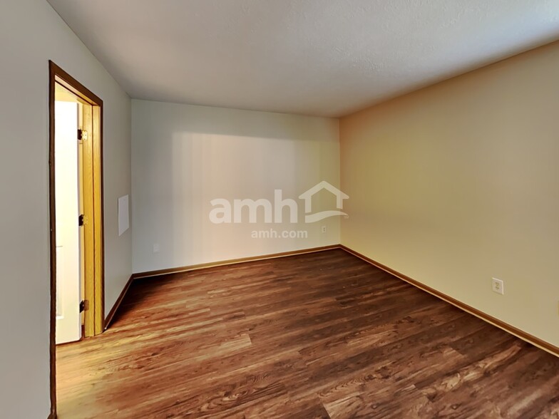Building Photo - 6948 Kinston Dr