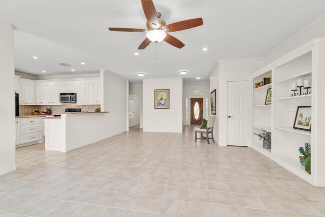 Building Photo - 147 April Waters Dr W