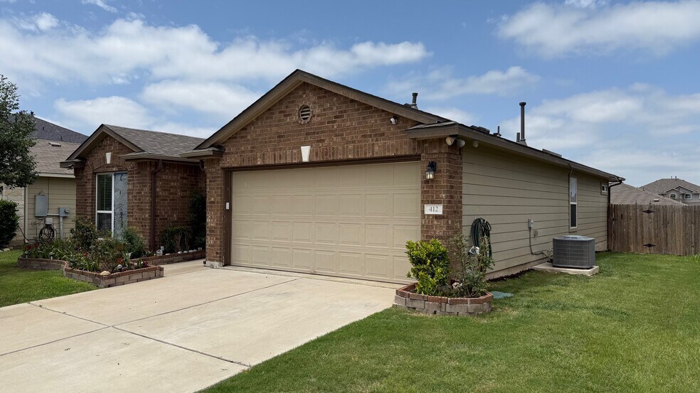 Primary Photo - 412 Moulins Ln