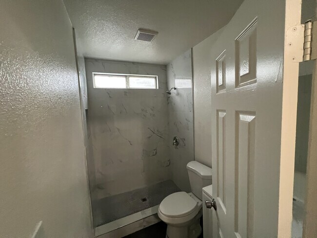 Building Photo - 235 E 47th St