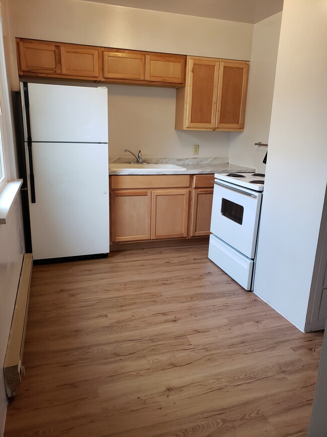 Kitchen - 302 1st Ave