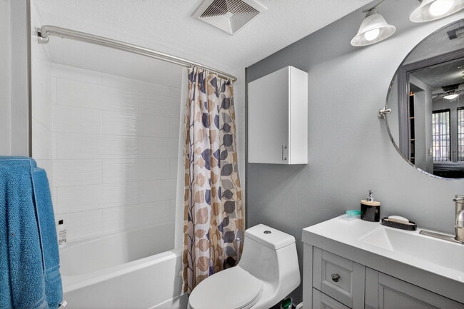 Building Photo - 4211 San Marino Blvd