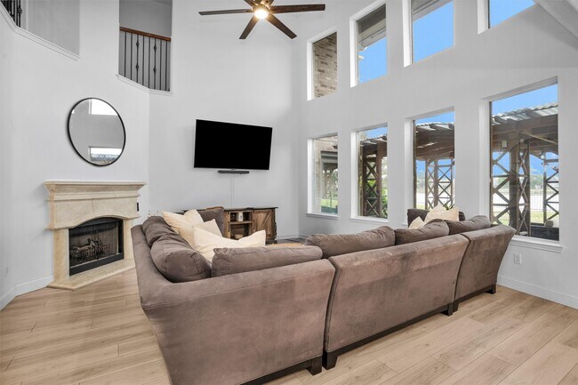 Building Photo - 3006 E Lake Falls Cir