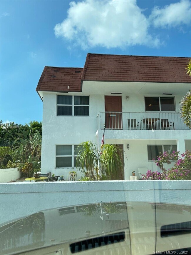 Building Photo - 112 Claremont Ln