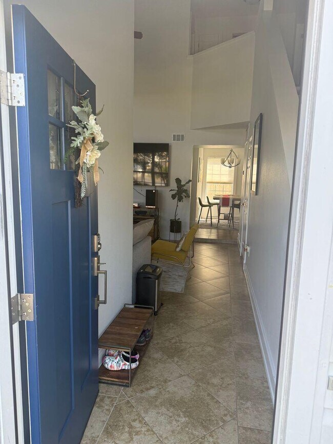 Building Photo - 422 Canterbury Ct NW