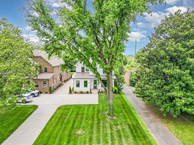 Building Photo - 909B Gale Ln