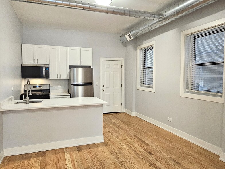 Building Photo - 1415 W Erie St