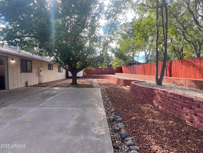 Building Photo - 3922 E Del Rio Dr