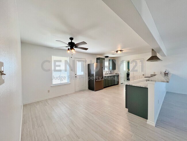 Building Photo - Completely Remodeled 4/2 County Home in Ennis Ready For Move-In!