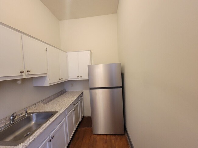 Building Photo - 508 3rd St