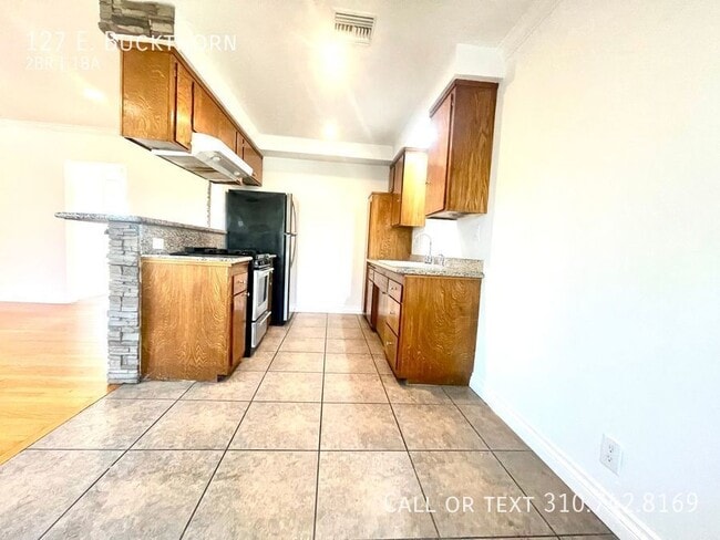 Building Photo - 127 E. Buckthorn-