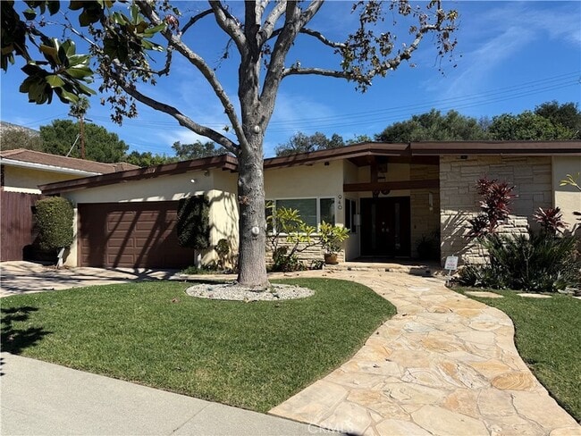 Building Photo - 940 Crestview Dr