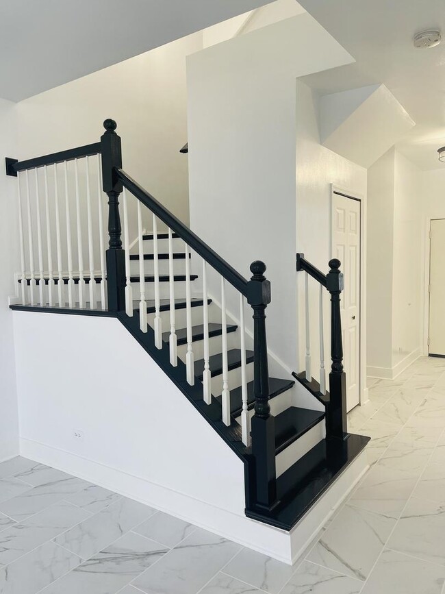 Building Photo - 2813 Powell Ct