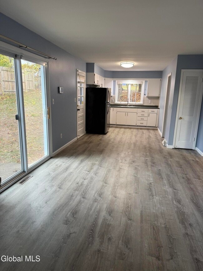 Building Photo - 7 Elgin St