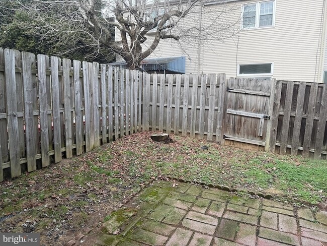 Building Photo - 9 Autumn Hill Way