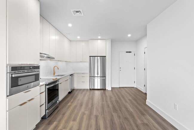 Building Photo - 2 Bedroom Corner-Unit with Wooded Balcony ...
