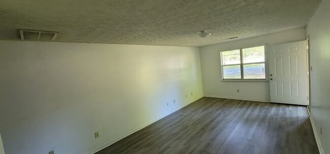 Building Photo - Duplex in Pike