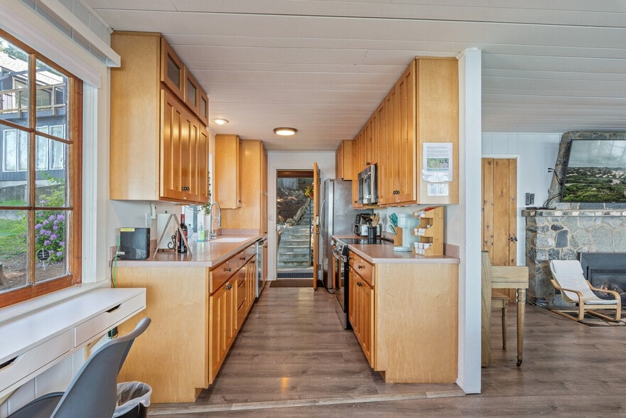 Building Photo - 2038 S Breezy Point Rd