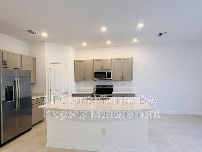 Building Photo - 2187 Hallier Cv