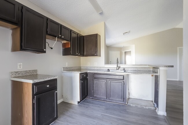 Building Photo - 7712 Sign St