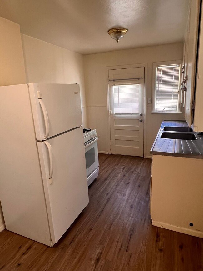 Building Photo - 3rd Street Duplex