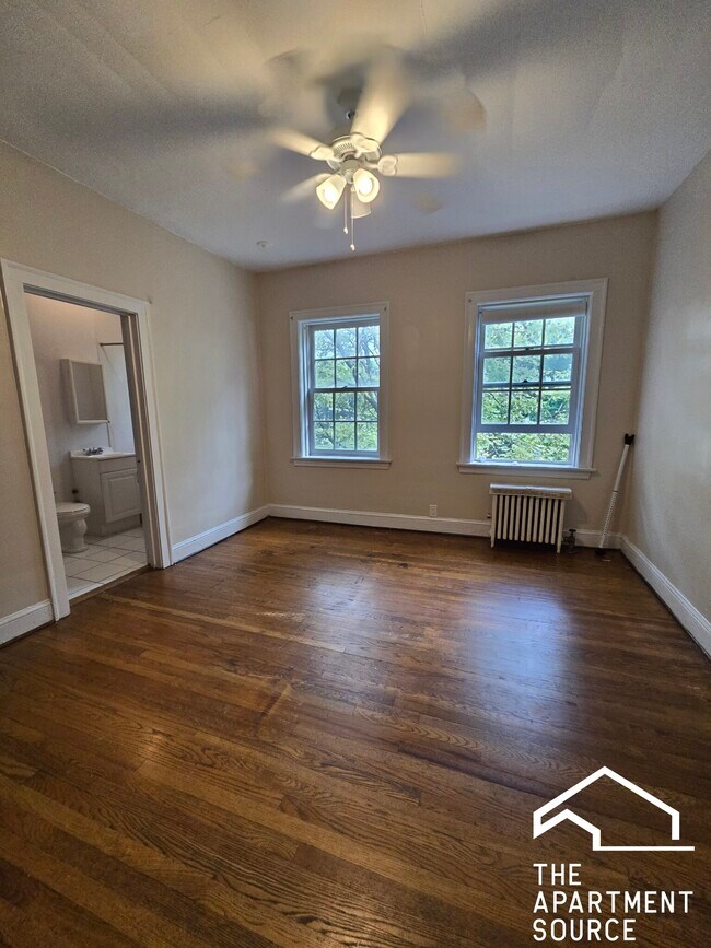 Building Photo - 1454 Oak Ave