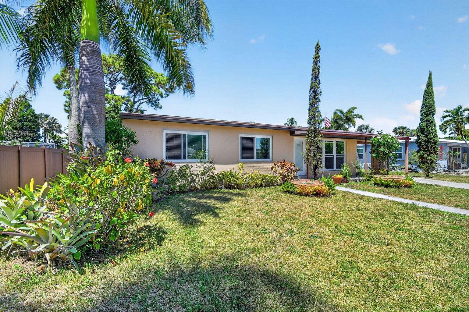 Building Photo - 907 Wright Dr