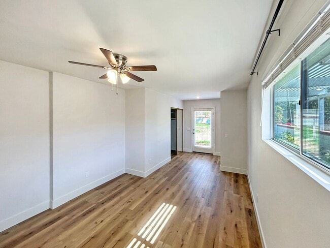 Building Photo - Gorgeous 3B/2BA house w/ Large Backyard, A...